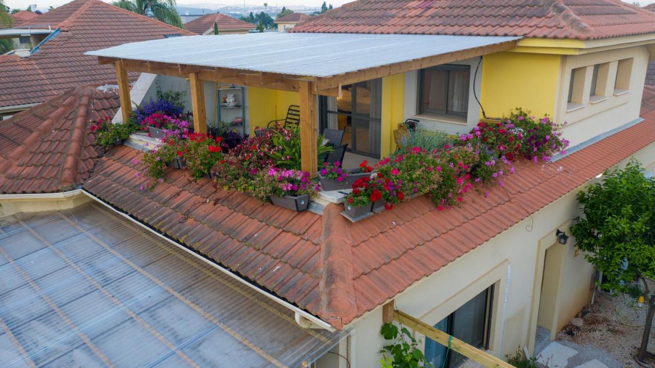 צימר רומנטי ואיכותי בפרדס חנה La Baita Exterior photo