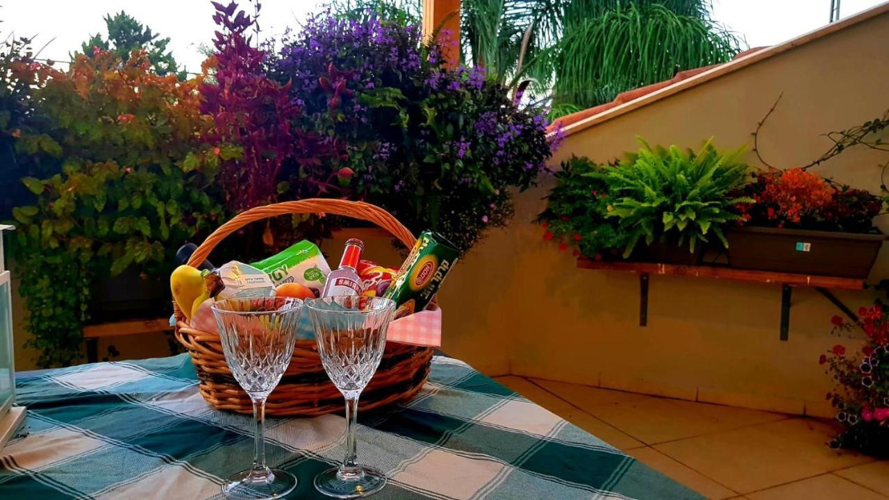 צימר רומנטי ואיכותי בפרדס חנה La Baita Exterior photo